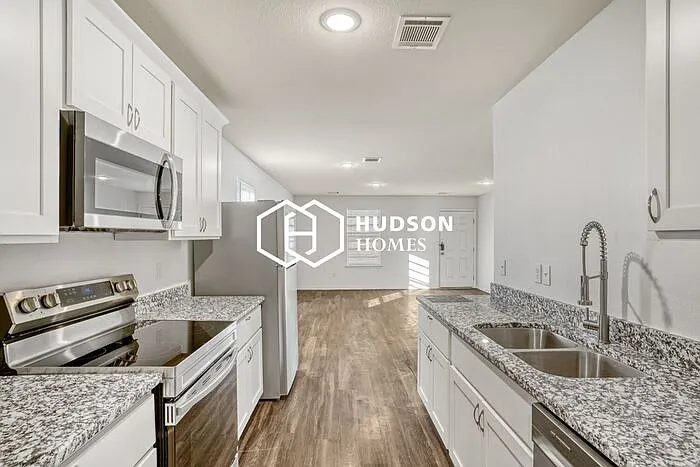 1200 N Van Buren St — Photo 5