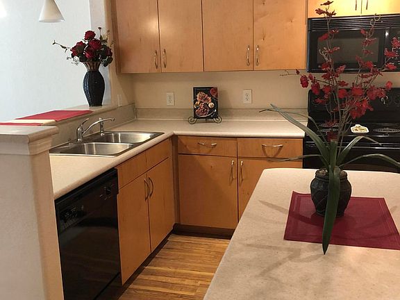 5th image of 8290 GATE Parkway #111