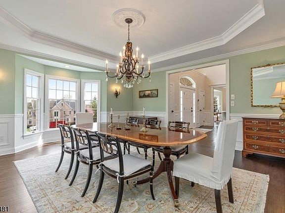 4th image of 5 Cotswold Ln