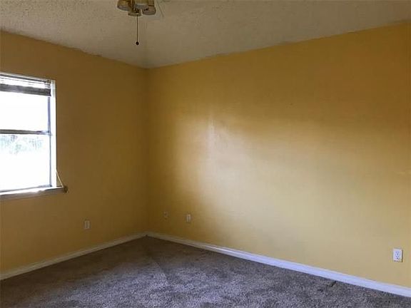 4th image of 2414 Amy Dr