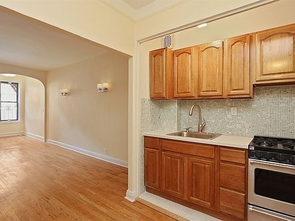 4th image of 231 E 34th St APT 4A