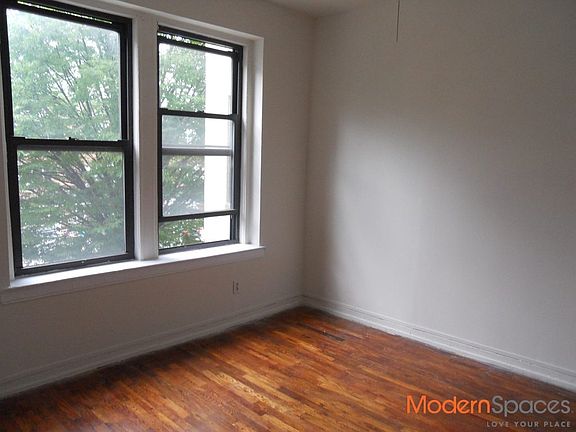5th image of 2415 28th St #4B