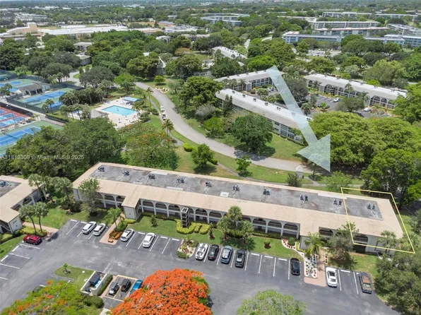 2704 Nassau Bnd APT J2, Pompano Beach, FL 33066