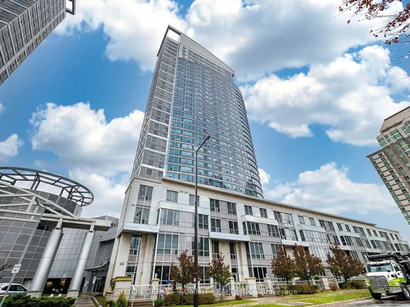 38 Lee Centre Dr #2605, Toronto, ON M1H 3J7