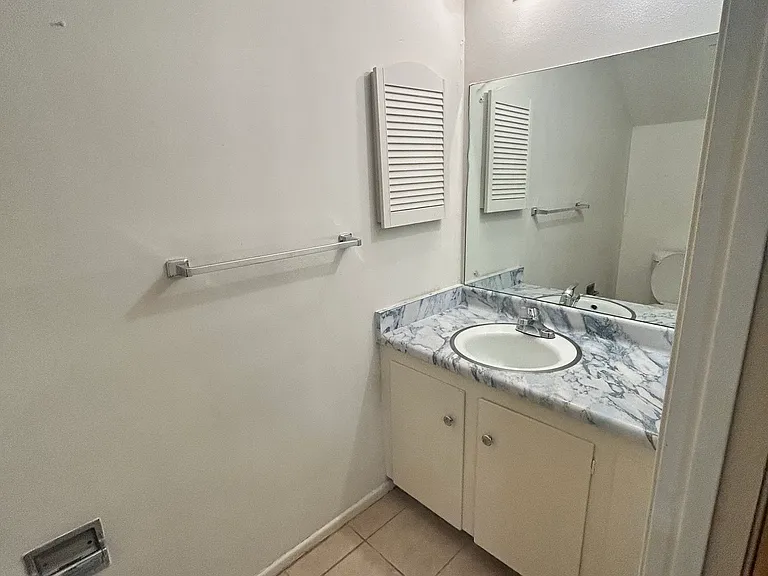 811 Jackson Keller Rd #3 — Photo 10