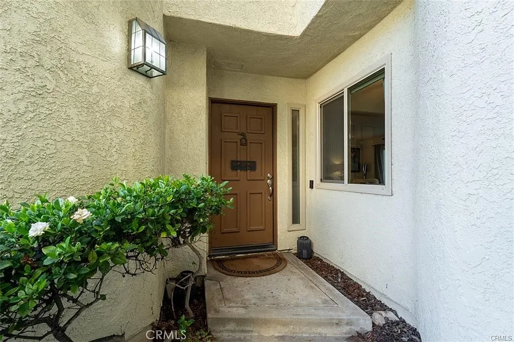 3 bed, 1118 sqft, $3,300 — Photo 3