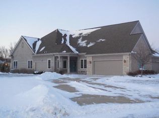 W162N5533 Westwind Dr, Menomonee Falls, WI 53051