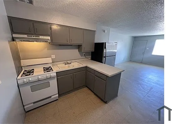 423 Dallas St NE #C — Photo 10