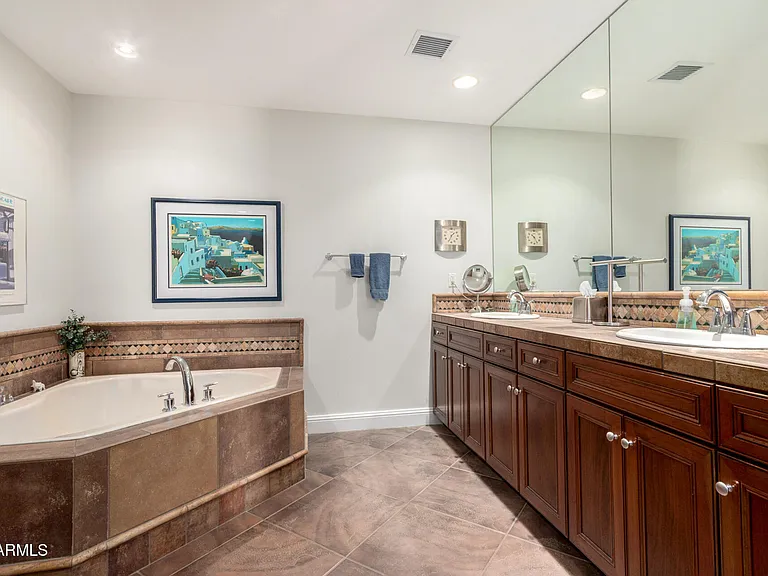 3801 N Goldwater Blvd #G201 — Photo 37