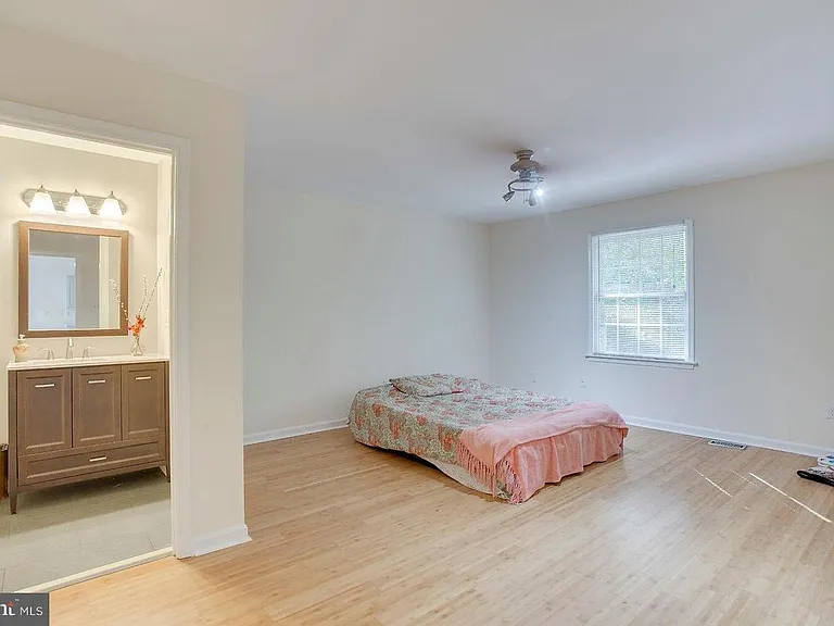 Master Bedroom (Large): Room will be unfurnished.