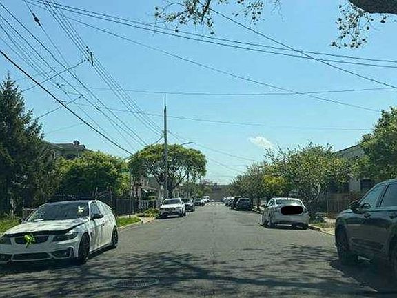 Exterior Neighborhood (street photo)