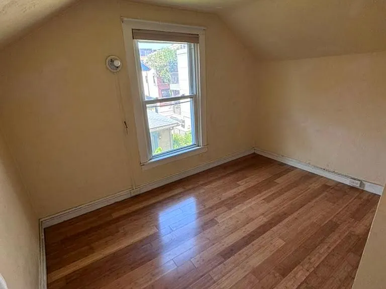 734 Jenifer St — Photo 11