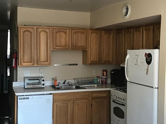 3rd image of 624 S 16th St Floor 2