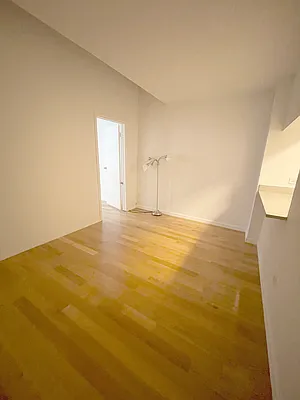 Rented by NY Living Solutions | media 9