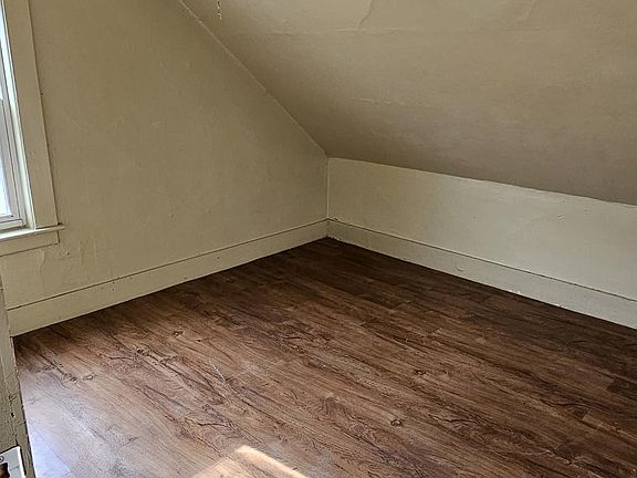 2nd image of 27 Sugarloaf St #4
