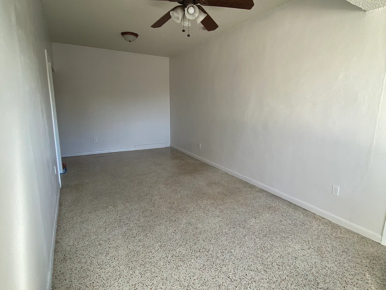 W 5th Ave, Hialeah — Photo 4