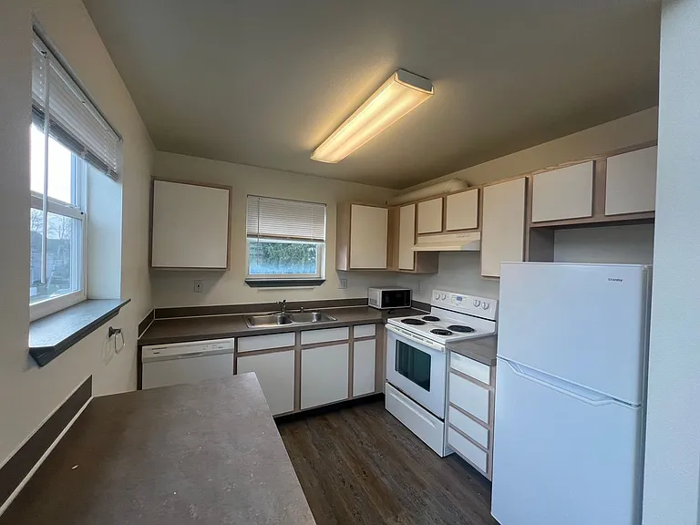 1501 H St #201 — Photo 6