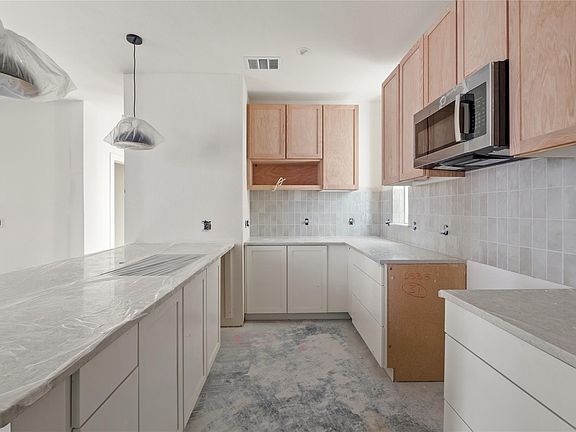 5th image of 1180 Lott Ave