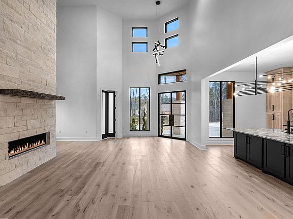 4th image of 131 Hallen Ln