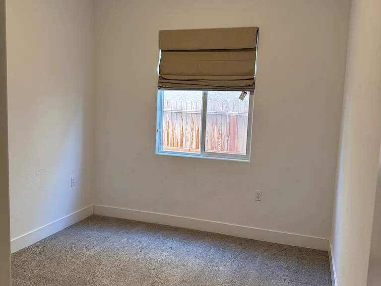 525 E Riverway Ave — Photo 29