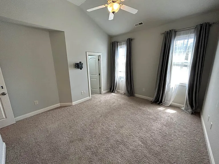 109 Windy Creek Ln — Photo 26