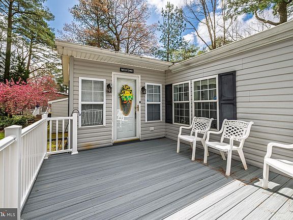 3rd image of 33606 Lakeshore Cir