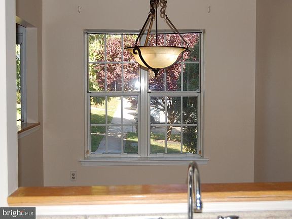 4th image of 2218 Tollgate Cir