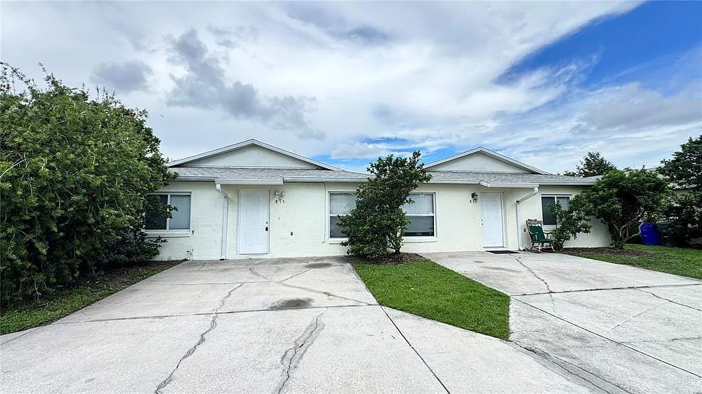 3 bed, 2.0 bath, 2560 sqft, $1,599 — Photo 1