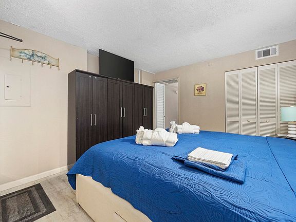 3rd image of 2310 N Ocean Blvd. #902