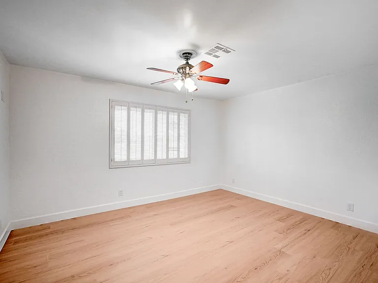 2916 W Oakey Blvd — Photo 21