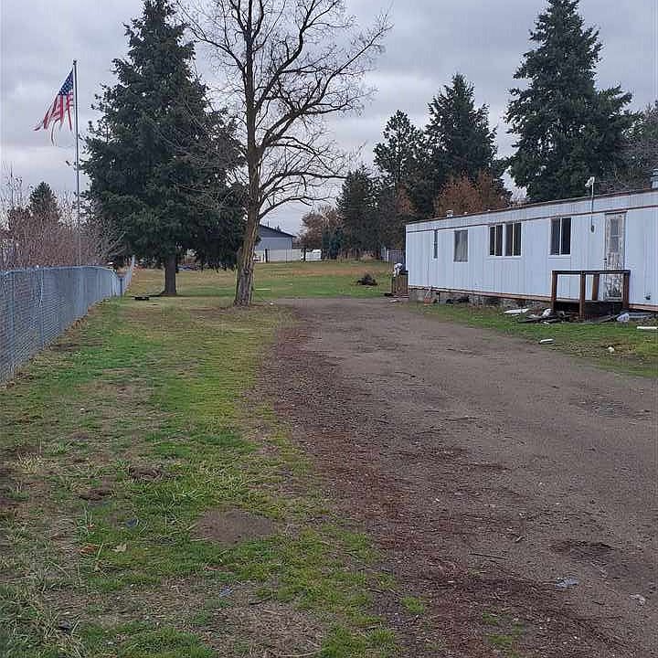 2nd image of 7608 N Crestline St