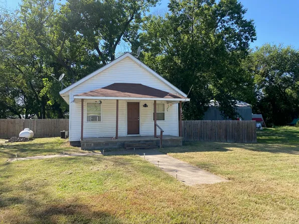 101 Oak St, Wyandotte, OK 74370