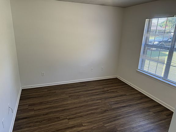 5th image of 1290 Pyramid Dr