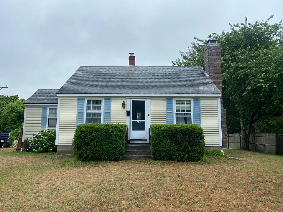 4 Breezy Point Rd