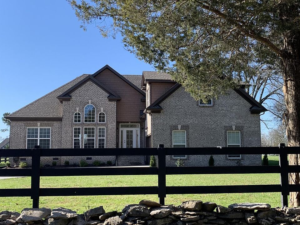 1st image of 2741 Twin Oak Dr