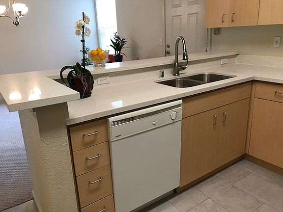 5th image of 377 Race St