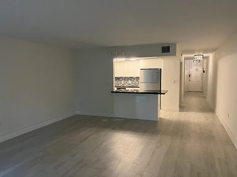 201 Galen Dr W — Photo 3