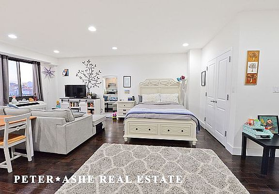 4th image of 203 E 121st St APT 301
