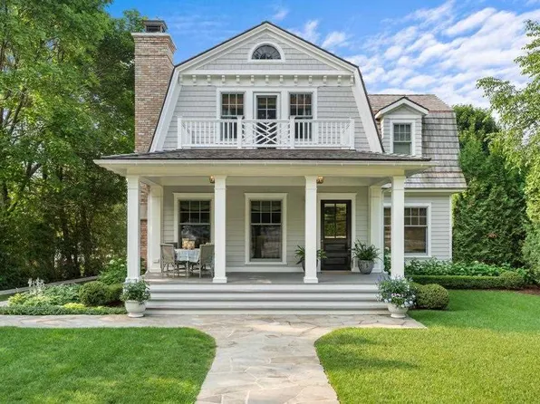 582 E Main St, Harbor Springs, MI 49740