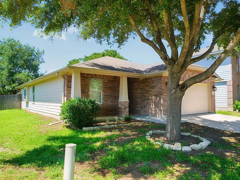 320 Longhorn Way — Photo 3