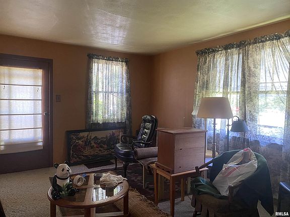 3rd image of 727 N Lammers Ave