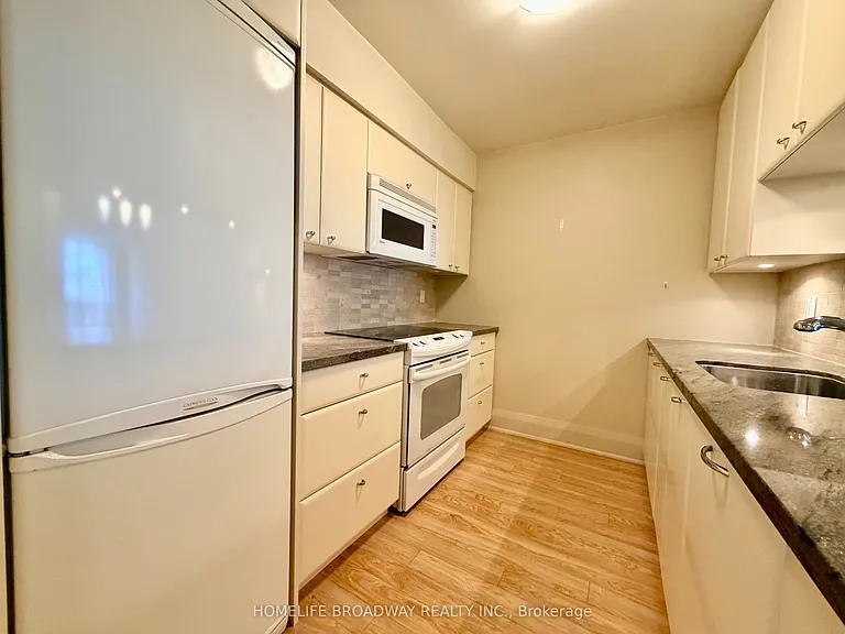 1055 Bay St #1908 — Photo 8