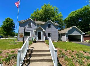 649 Crystal Ave, Frankfort, MI