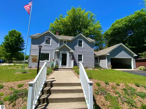 649 Crystal Ave, Frankfort, MI 49635