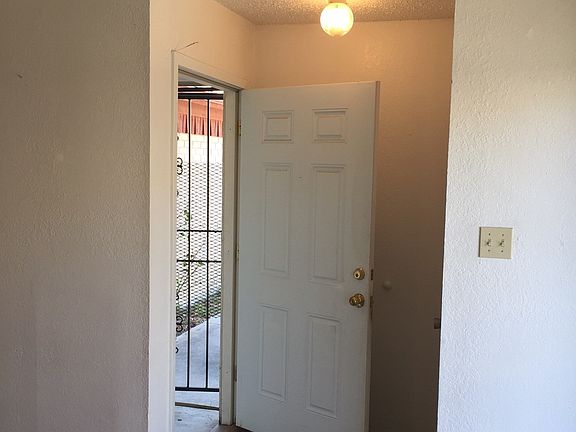 4th image of 2102 Creekwood Dr