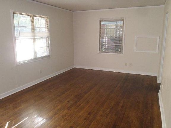2nd image of 4090 Meadows Ln