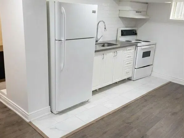 36 W 4th St #Basement, Hamilton, ON L9C 3M3