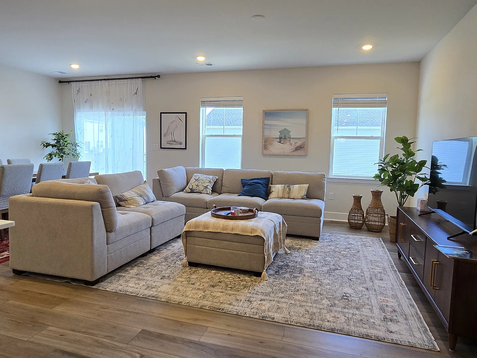 4 bed, 1860 sqft, $2,700 — Photo 2