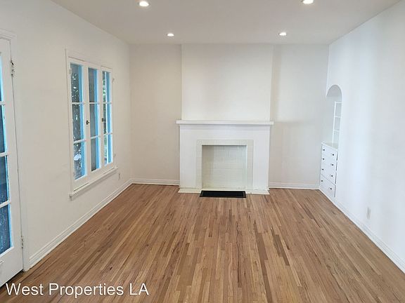 2nd image of 7956 2/8 Norton Ave