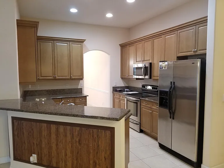 2024 SW Driftwood St — Photo 4